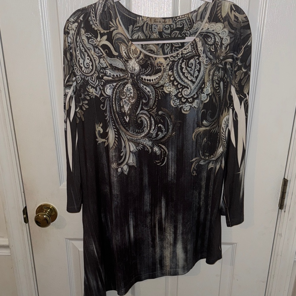 Chic Paisley Long Sleeve Top - Black and Gray